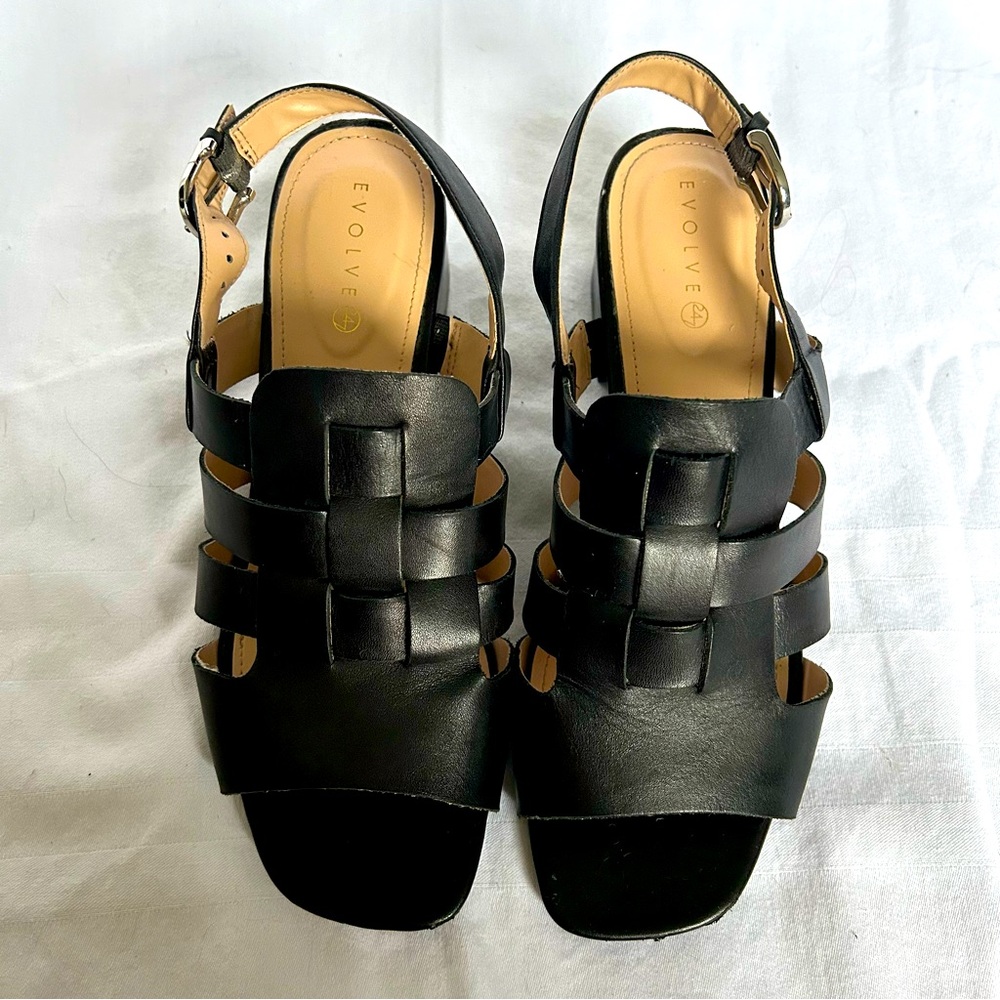 Evolve black leather dressy chunky heel sandals. Size 9W.